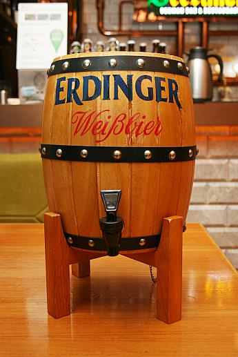 同じ種類のドラフトビールを注文するとこの樽が運ばれてきます
