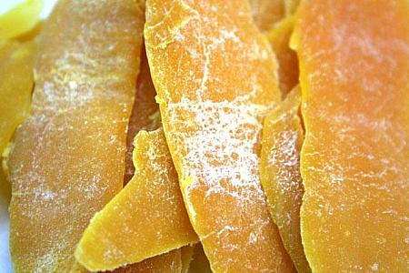 きれいな濃いオレンジ色で肉厚。表面に粒々の砂糖があります。