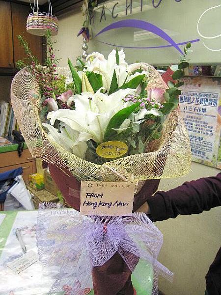香港ナビ一同も彼らには、熱烈な視線を送らずにはいられません。九龍の紅磡（Hung Hom）にある黄埔（Wham Poa）のジャスコ内Ｂ1にあるフローリスト、八王子花壇さんが、そんな思いを代弁するかのような素敵な花束を作ってくださいました。
