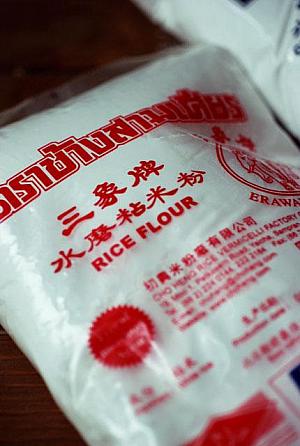 粘米粉 
<br>うるち米の粉。日本では上新粉で代用できます 
