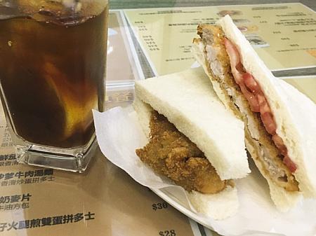 トンカツサンドイッチ（単品HK$22）。お肉がジューシーで美味しい！
