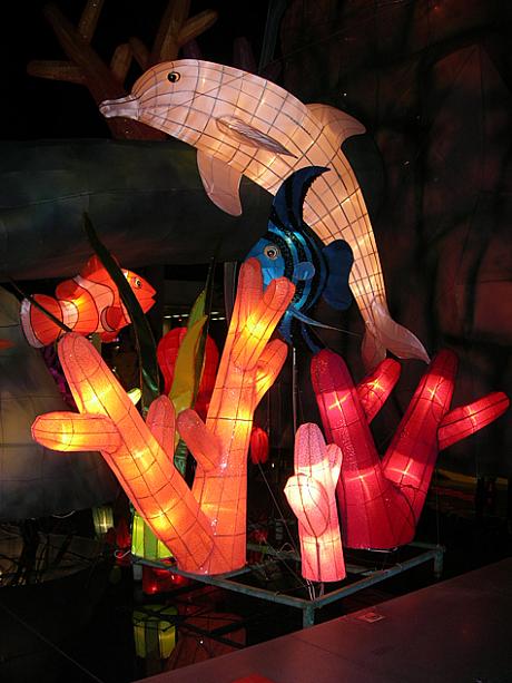 中秋の十五夜当日の14日は、銅鑼湾のビクトリア公園で8時から11時まで中国舞踊やマジックなどのイベントが行われます。