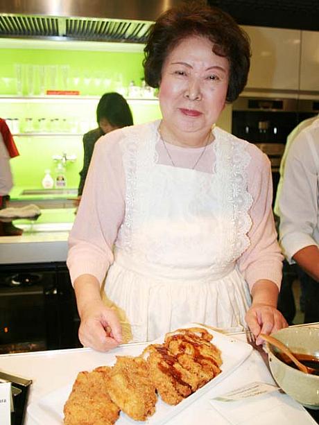70歳を超えているは思えないお元気な秋本先生。バランスの取れたおいしい食事は健康な体を作る源ということですね。