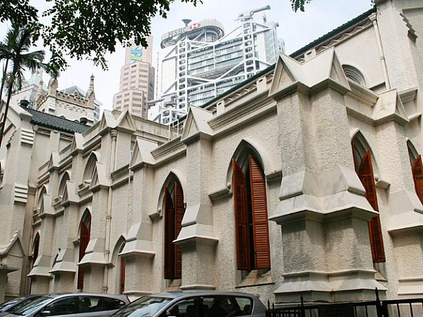 最終的な大聖堂のデザインと建築は、香港政府とローカルの土木作業員によって仕上げられました。