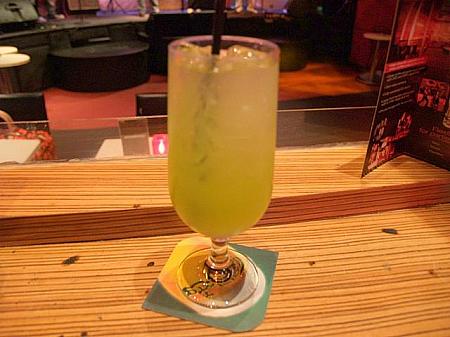Sparkling Melon Breeze: Bacardi Rumとメロン味のコラボですが、さわやかでやみつきになる味です。
