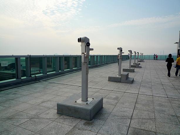 ターミナル2の屋上に位置するこの展望台。望遠鏡は無料で使用できます。