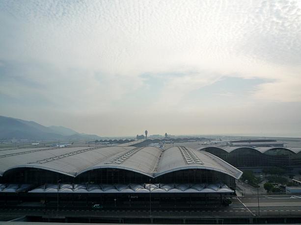 香港国際空港のAVIATION Discovery Centreから、空港展望台に行くことができます（有料）。