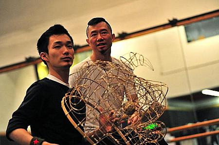 振付担当の江上悠さん（左）とユーリ・ンさん（右）（2010年１月撮影）