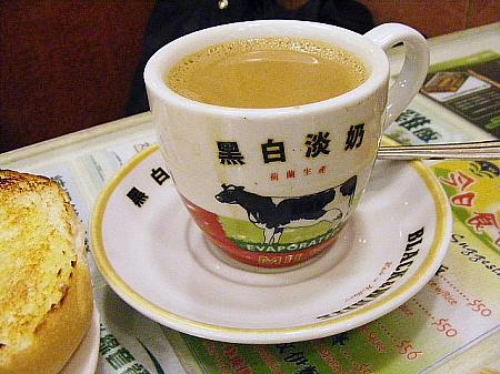 カップもかわいい香港式ミルクティー（奶茶）