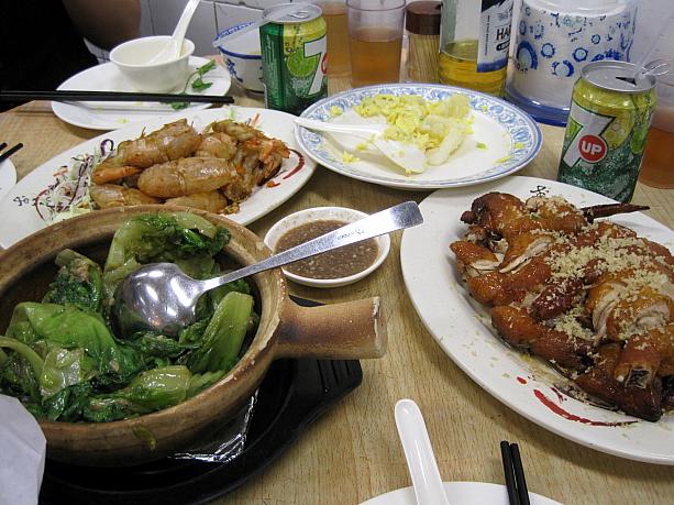 蝦や鶏肉、野菜など、どれも香港でしか食べられない味付けです。
