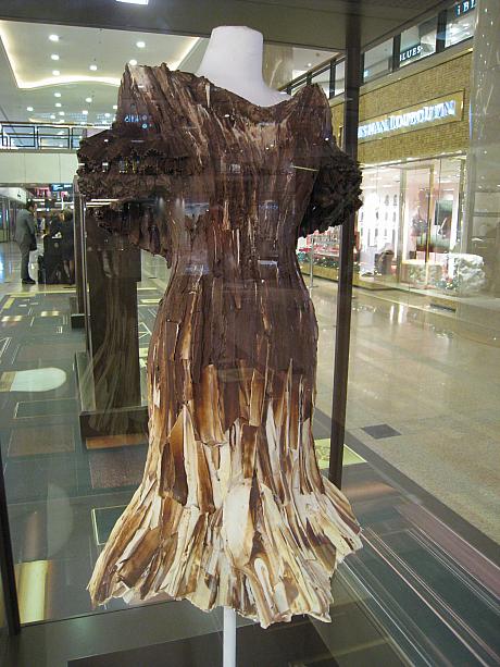 例えば、このドレス。ぜ～んぶ本物のチョコレート！
