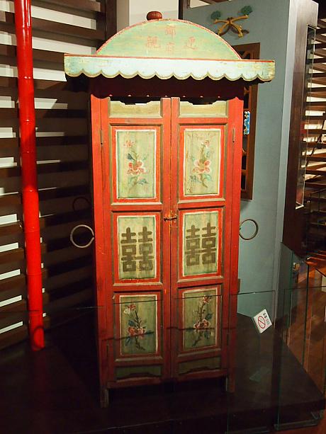 ここでは、鄧一族やこの周辺の歴史を貴重な展示品と共に知ることができます。この写真は、嫁入りの際に使用された輿。