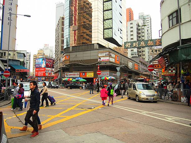 元朗は、昔っぽい香港を残しながらも大きく栄えているエリアです。人もたくさん住んでいます。