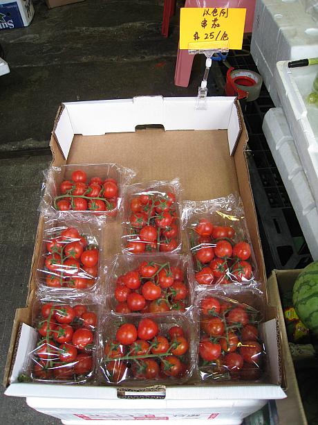 こちらはイスラエル産のトマト。日本ではトマトと言えば野菜ですが、香港では野菜と果物の中間くらい。