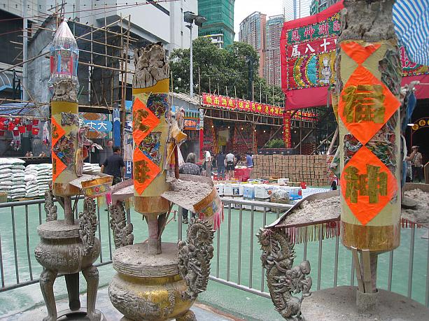 近代的な香港ですが、やはり昔ながらの風習がしっかり根付いているんですね。