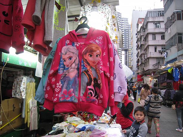 街を歩けば、キャラクターがプリントされた子供向け商品もたくさんあります。