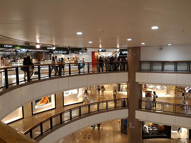 尖沙咀の巨大ショッピングセンター「ハーバーシティ」のレベル3は日系のお店がたくさん。