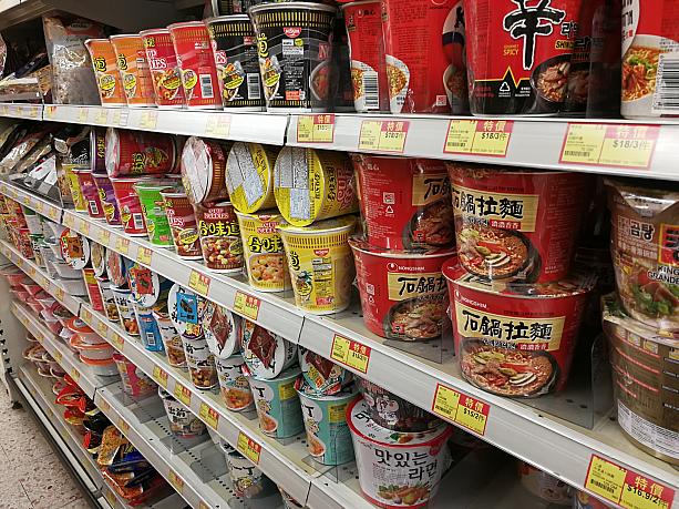 香港人の即席麺好きは有名ですが、スーパーにはカップ麺がずらり！