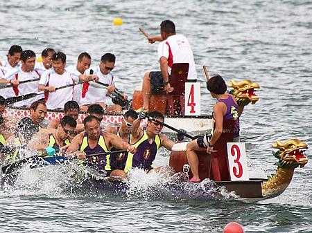 <b>■香港国際ドラゴンボートカーニバル2018 <br>
期日：6月22日（金）～24日（日）<br>
場所：ビクトリア湾<br>
料金：無料</b><br><br>

今や世界的なイベントとなった中国伝統の行事のひとつ。本格的な熱戦のほかにも、ユニークなレースも開催される予定です。