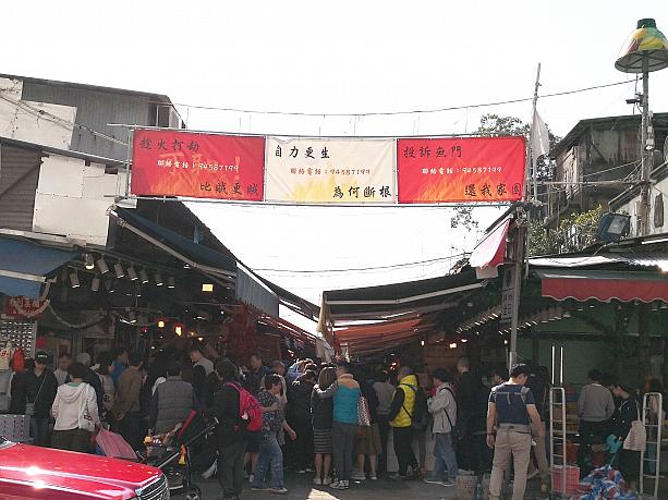 実はここ。香港でも有名な果物市場なんです。