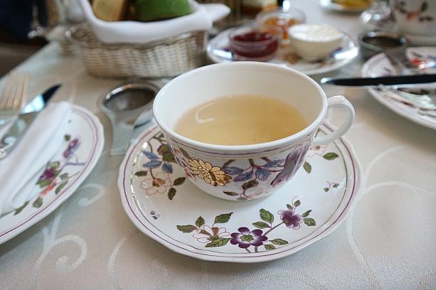 コーヒー、紅茶、お茶はホテルセレクションの中より選べます。お茶はポットのお湯を何度も継ぎ足してくれるので、お得感ありますね。