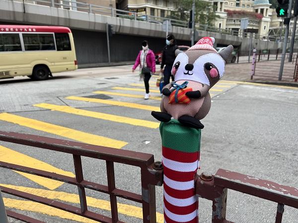 最近寒くなってきた香港ですが、こんな可愛い人形を見たら気持ちが温かくなりました