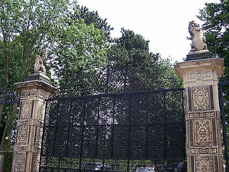 宮殿のゲート
