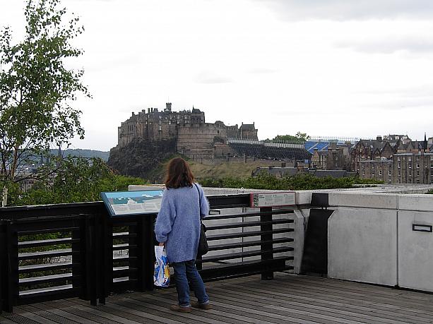 スコットランド博物館屋上から眺めたエジンバラ城