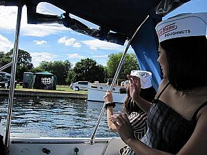 ヘンリーでボートに乗ってきました！ レガッタ ヘンリー・フェスティバル テムズ川 イギリスの田舎クルーズ
