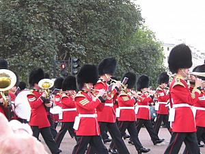ロンドン名物、バッキンガム宮殿の衛兵交代式に行ってみよう！ホースガーズ
