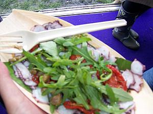 SCOTT'Sより、Octopus carpaccio with slow roasted daterini tomatoes, capers and rocket (クラウン10)