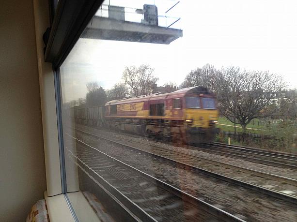 車窓から、貨物列車が見えたのがちょっとびっくり！