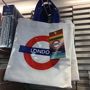 ロンドン好きにはたまらないロンドン交通局ロゴ入りトート。