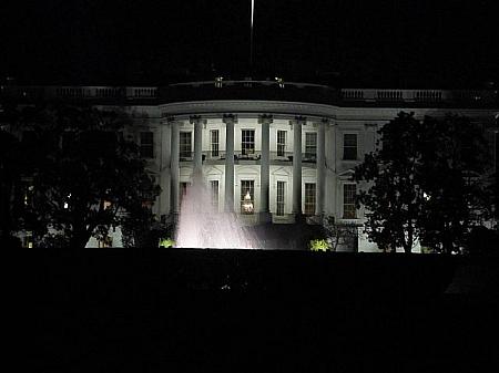夜のホワイトハウス