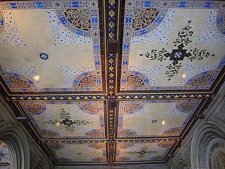 華やかな天井の装飾