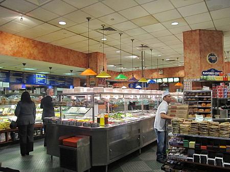 DELI（デリ）はニューヨーカーの必需品！～手軽に早く食事が出来て旅行者も大満足 サンドイッチ ピザ バッフェ寿司