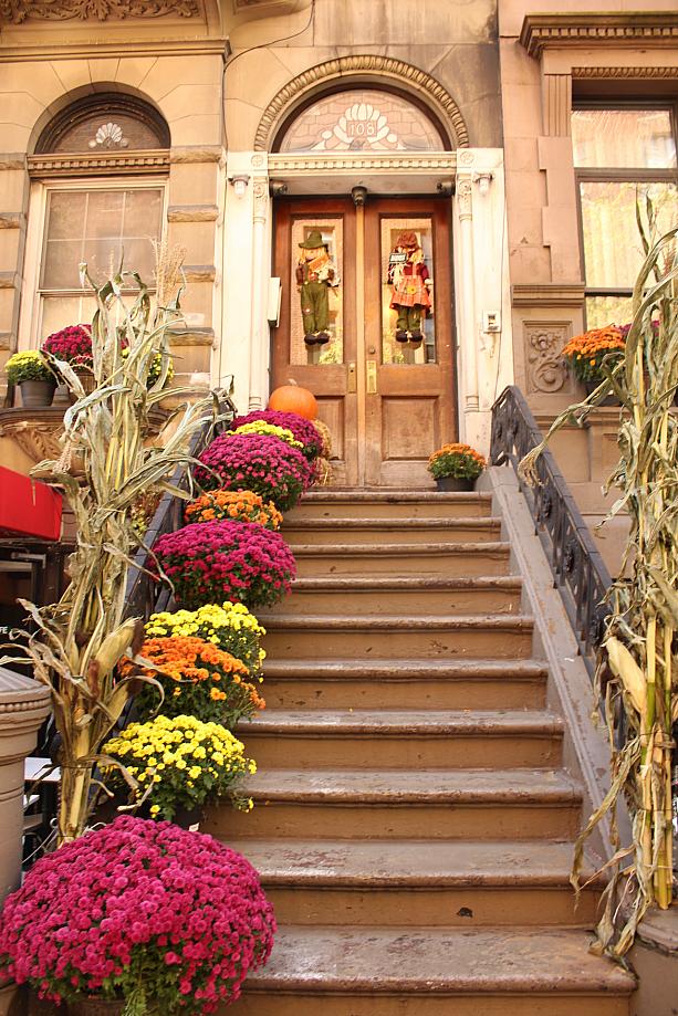 秋らしく玄関を飾ったお家。素敵ですね～。