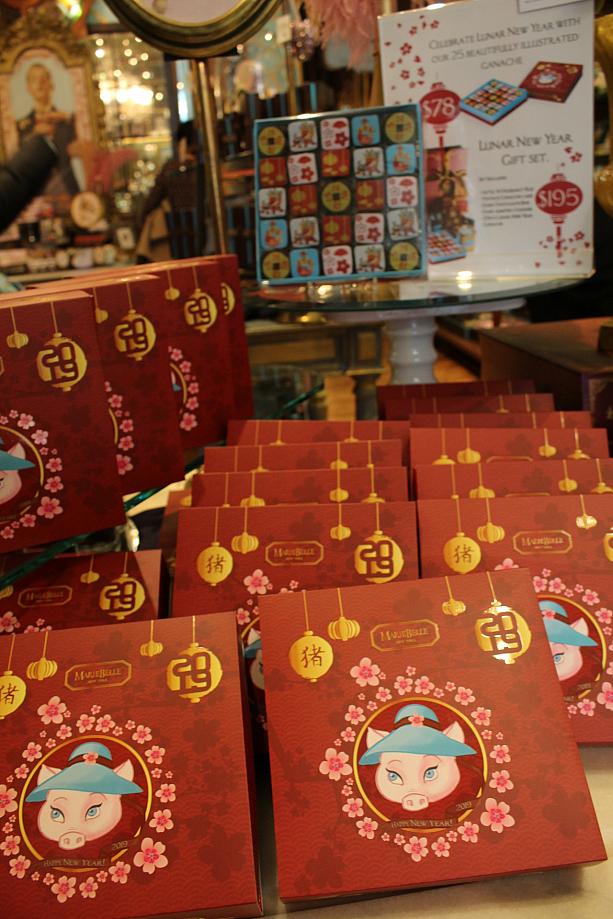 マリベルでは、なんと旧正月用のチョコもあります。チョコのイラストも中華風なんですよ。