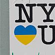 イーストビレッジではウクライナの国旗や支援サインが他のエリアより多いです。