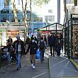 出店数は170店舗と市内最大規模。歩きがいありますよ。<br>目的もなくブラブラ歩きがホリデーマーケットの一番の楽しみ方ですよね。