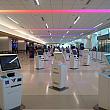 ラガーディア空港のターミナルCです。デルタ航空が発着しています。<br>チェックインはセルフチェックイン機が中心です。