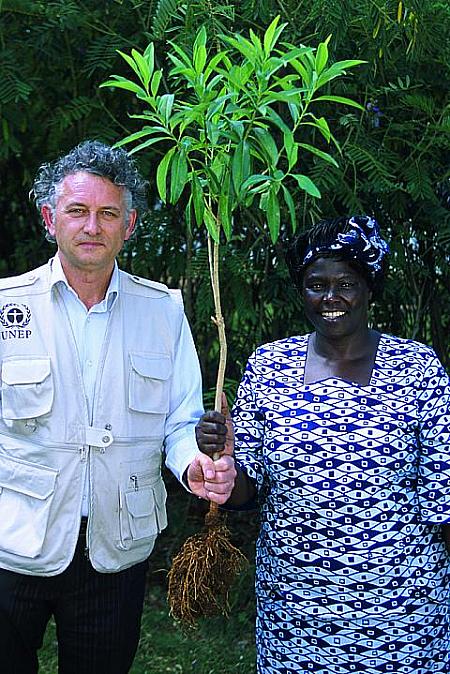 世界中に緑を Jacques Rocher & Wangari Maathaï © E. Sampers