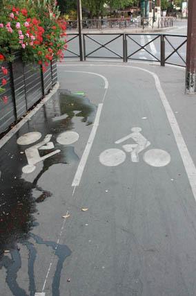 自転車用の道路を走ってね