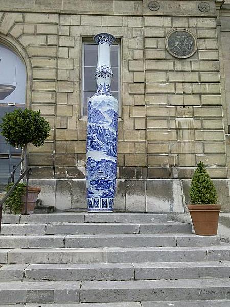 Musée de Sèvres (ミュゼ・ドゥ・セーブル) の目の前にはMusée National de Ceramique (国立セラミック博物館) があります。美術館の隣は、Parc de Saint-cloud (サン=クルー公園) です。