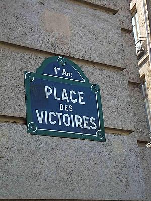 Place des Victoires (ヴィクトワール広場) です。