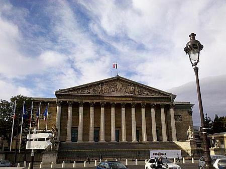 ブルボン宮。現在は国会議事堂として使われています。