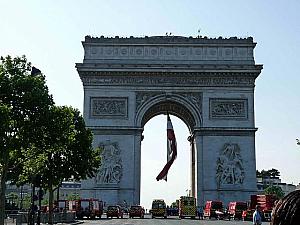 7月14日には年間で1番のビックイベント、パリ祭があります。