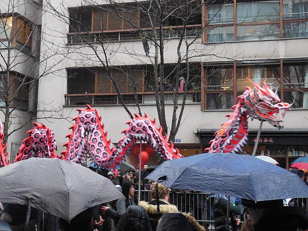 再び龍が登場！冬の雨を吹き飛ばす中華パワーのお祭りでした。