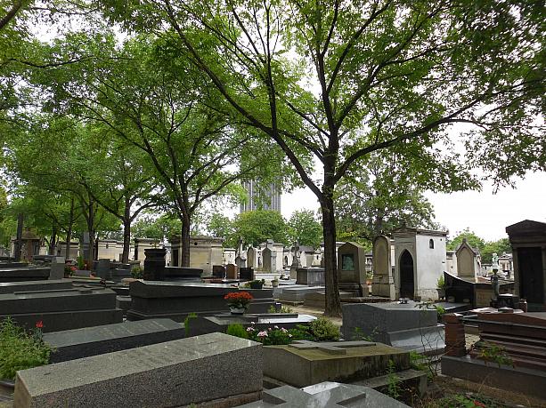 モンパルナスエリアにある広い墓地、モンパルナス墓地です。