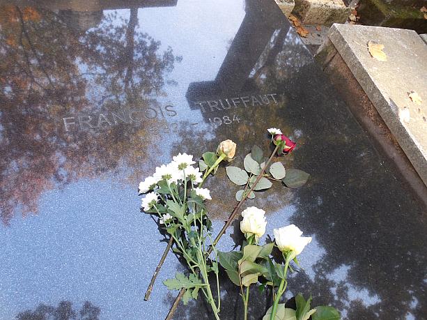 シンプルなこのお墓は映画監督のフランソワ・トリュフォー。
